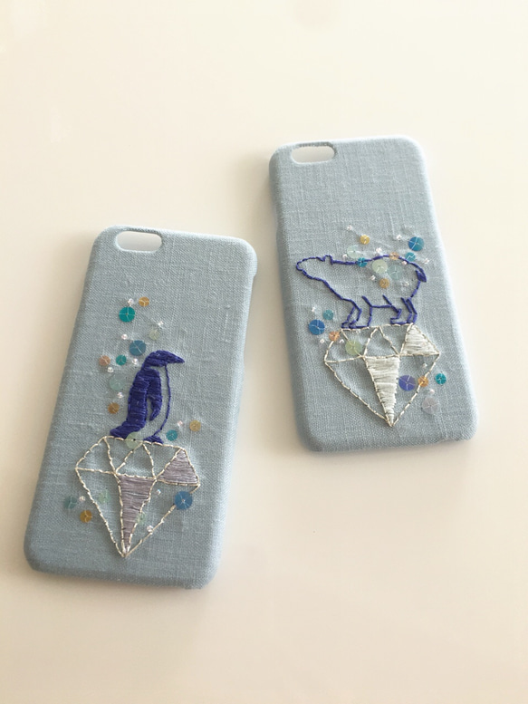 刺繍の氷の上のペンギンとシロクマ iPhoneケース 1枚目の画像