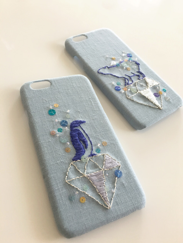 刺繍の氷の上のペンギンとシロクマ iPhoneケース 2枚目の画像