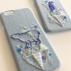 刺繍の氷の上のペンギンとシロクマ iPhoneケース 3枚目の画像