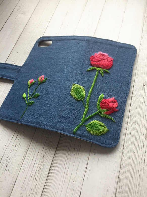 刺繍の手帳型 凛と咲く薔薇 iPhoneケース 3枚目の画像