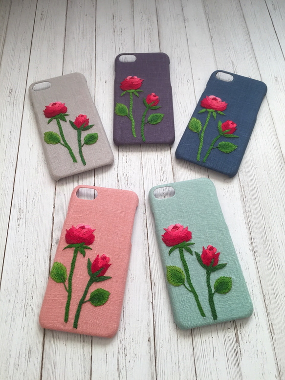 刺繍の凜と咲く薔薇 iPhoneケース 2枚目の画像