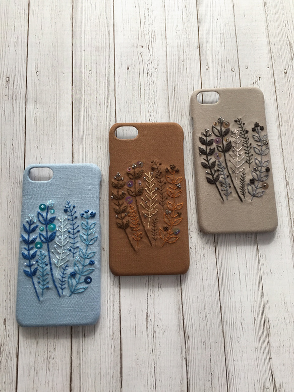 刺繍のワントーンカラーボタニカル iPhoneケース 2枚目の画像