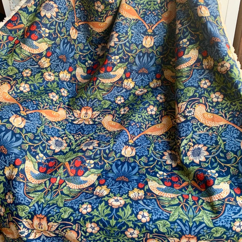 ウィリアムモリス 年中使えるオトナのブランケット♡いちご泥棒 ブルー