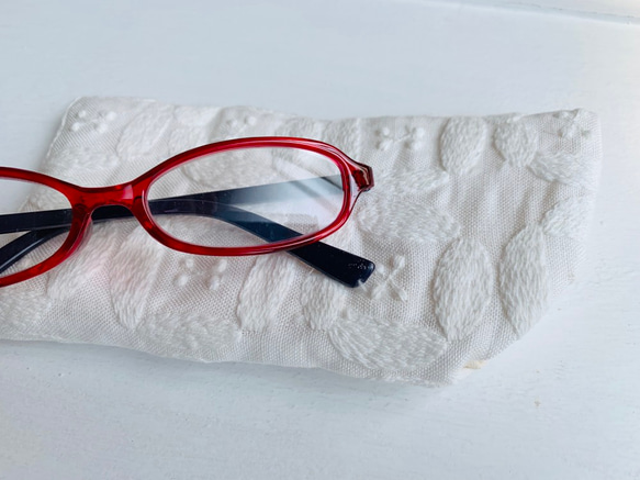 ミナペルホネン◎眼鏡ポーチ ディア ホワイト サングラス デカ眼鏡 2枚目の画像