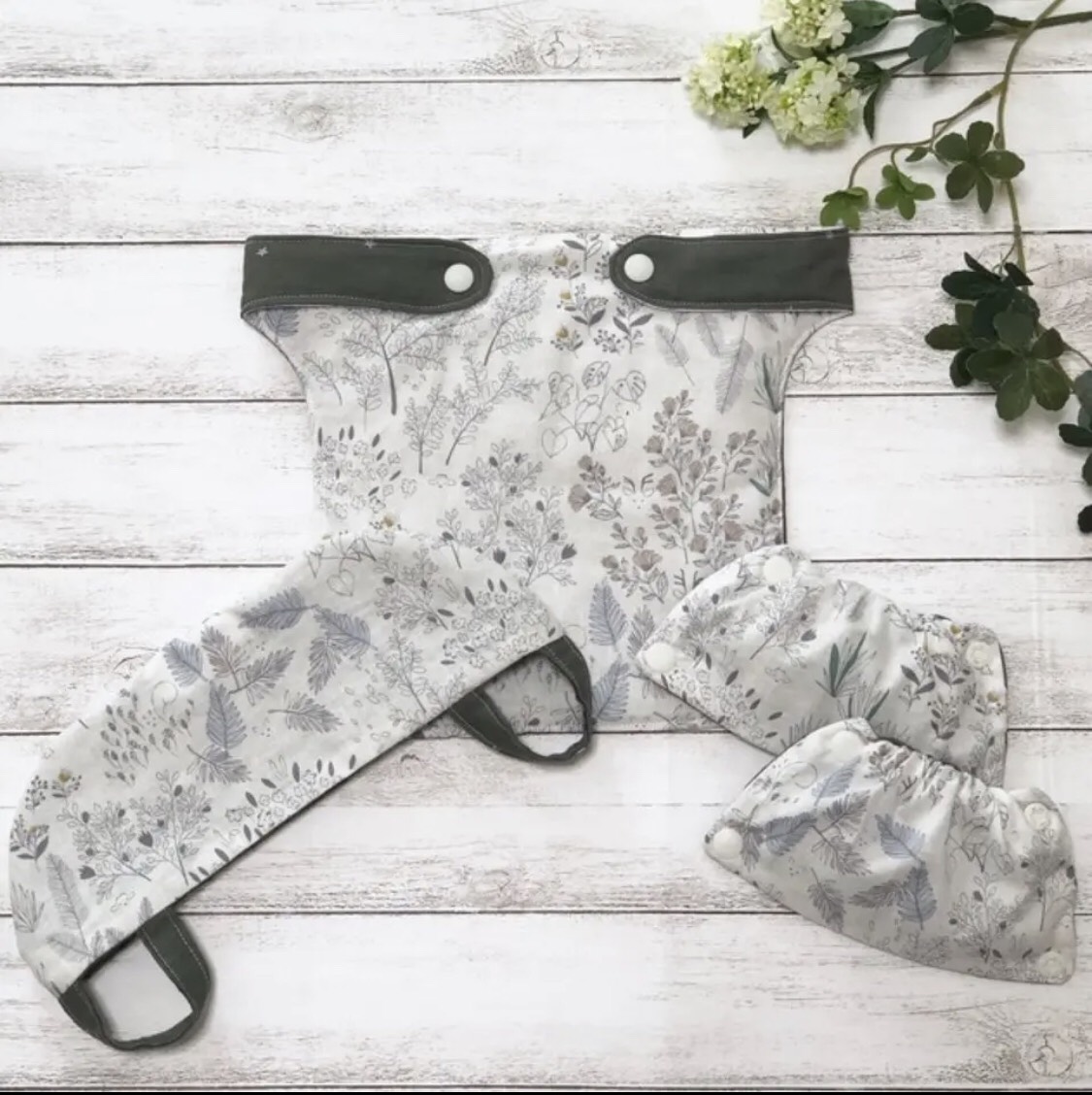 アンジェレッテ用よだれパッド・首回りカバー・抱っこ紐スタイ（リバーシブルタイプ）3点セット❁北欧風ボタニカル×星グレー❁