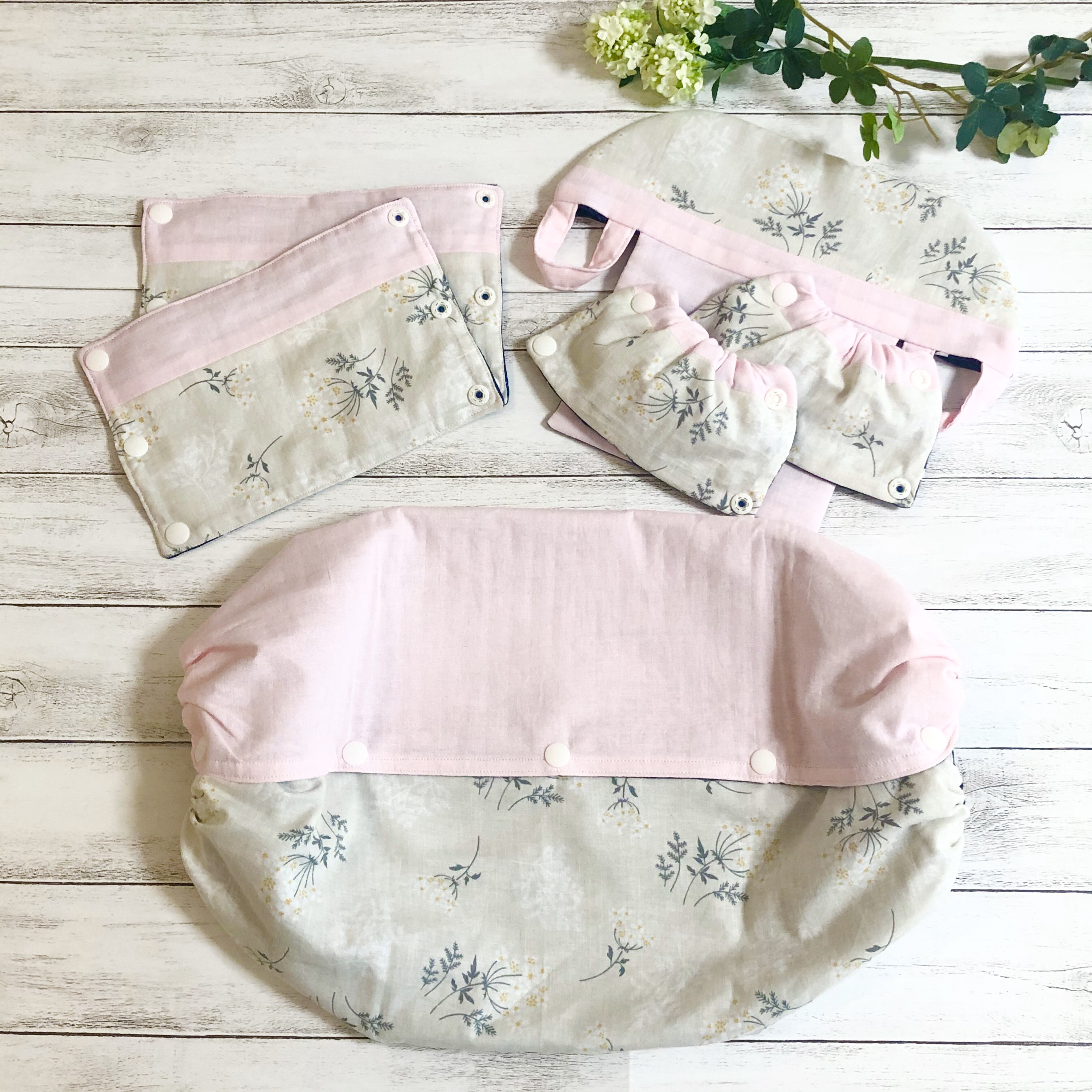 アンジェレッテ用 収納カバー&よだれパッド&首回りカバー 4点セット ❁﻿ピンク&ページュ小花×裏面はご相談ください❁﻿