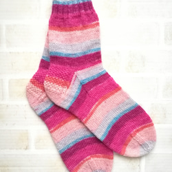 【LL】毛糸の手編み靴下☆ピンクのボーダー模様★秋冬の防寒対策に♪ニットソックス☆洗濯機で洗えます 2枚目の画像