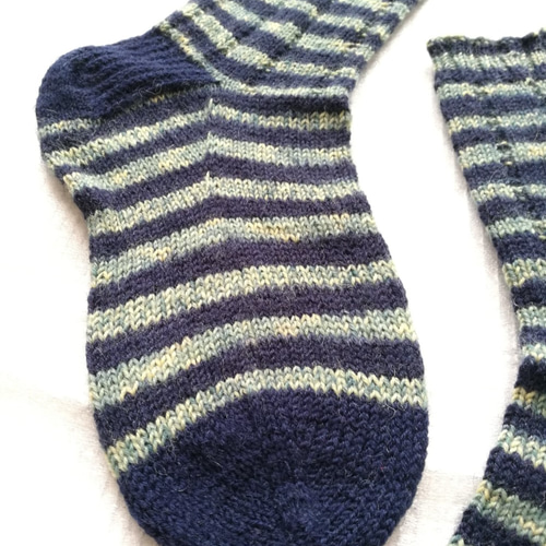 マニッシュカラーのボーダー柄ソックス☆秋冬の防寒対策に♪手編み靴下