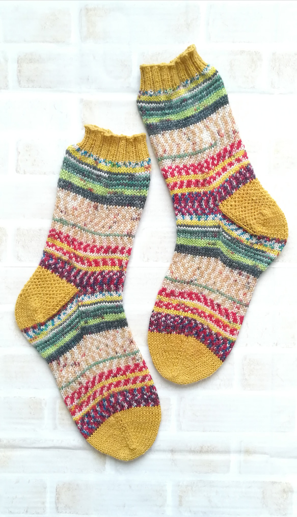 【L】OPAL毛糸使用★ロングピッチのカラフル模様手編み靴下☆ハンドメイドソックス 1枚目の画像