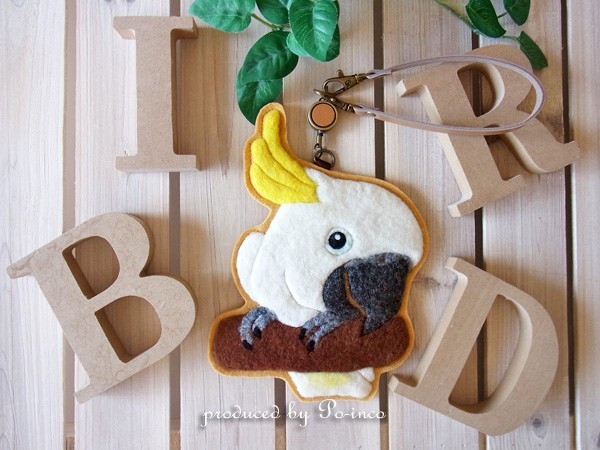 ＊受注制作(羽色変更可能)＊　リール付きパスケース・ICカードケース / キバタン