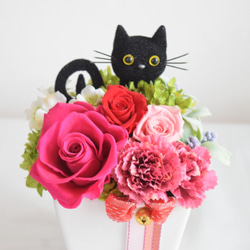 花畑の猫(ピンク)／プリザーブドフラワー    カーネーション 薔薇 フラワーギフト プレゼント  花　猫　黒猫　お礼 3枚目の画像