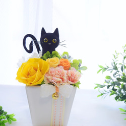 花と猫【イエロー】プリザーブドフラワー 猫 カーネーション 薔薇 母の日 フラワーギフト  花  お供え 誕生日 置物 1枚目の画像