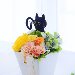 花と猫【イエロー】プリザーブドフラワー 猫 カーネーション 薔薇 母の日 フラワーギフト  花  お供え 誕生日 置物 4枚目の画像