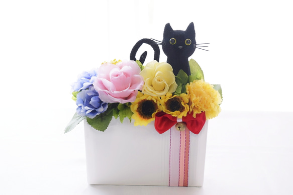 花と猫(ビンク系)／プリザーブドフラワー   猫　薔薇  カーネーション ひまわり フラワーギフト 花 招き猫 No.2 2枚目の画像