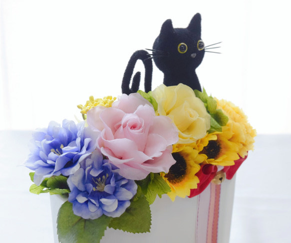 花と猫(ビンク系)／プリザーブドフラワー   猫　薔薇  カーネーション ひまわり フラワーギフト 花 招き猫 No.2 4枚目の画像