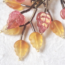 紅葉のブローチ / チェコビーズを使った秋深まる風景のボタニカルブローチ 2枚目の画像