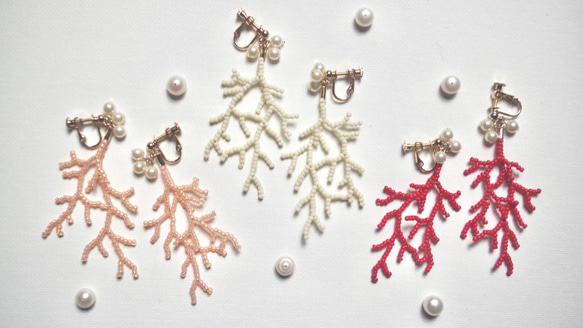 珊瑚の耳飾り / 練色 パール×ビーズ×サンゴのワイヤーピアス