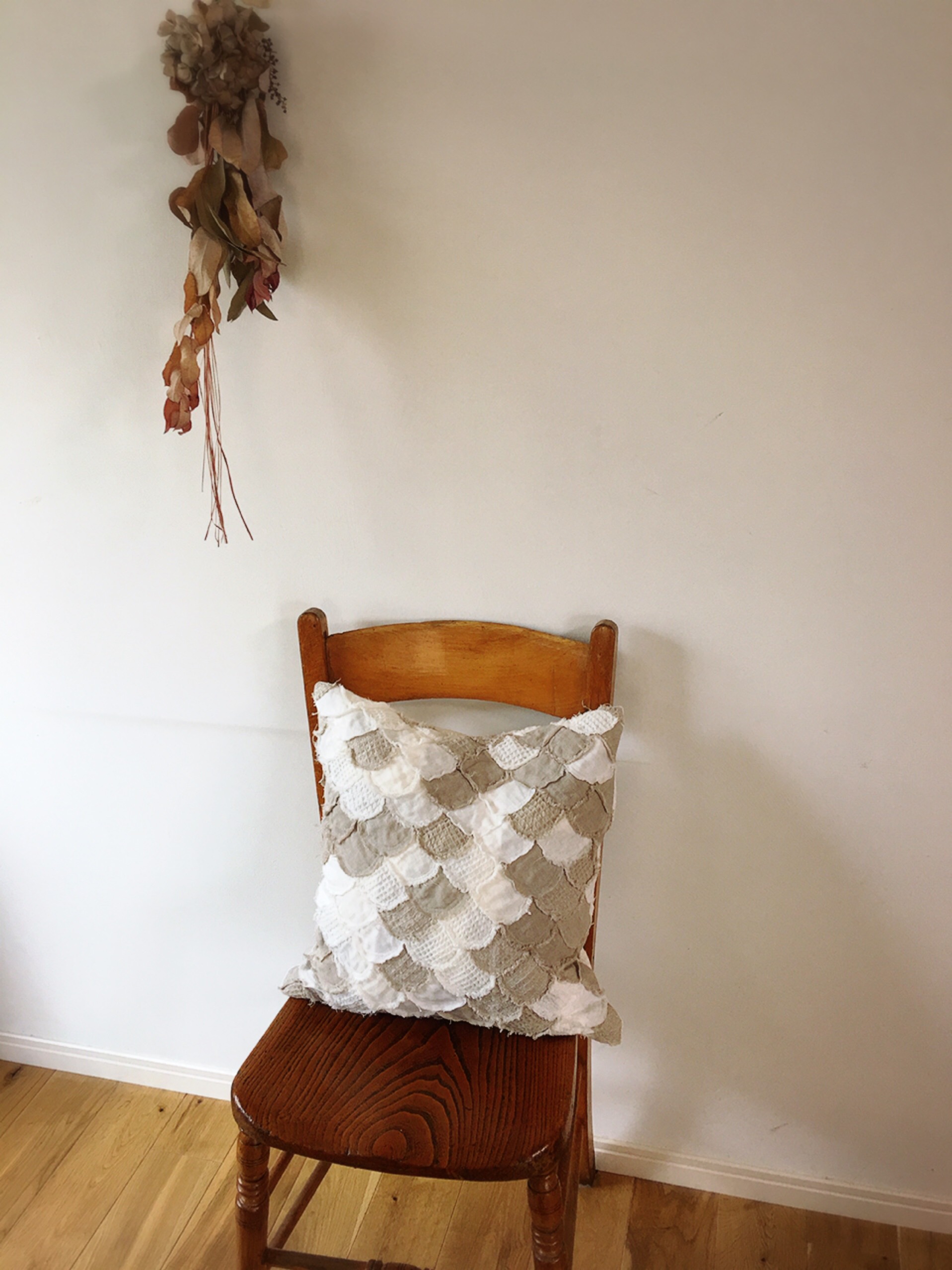 送料無料＊6種のリネンのウロコクッションカバー＊生成×ホワイト