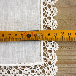 イニシャル刺繍サービス✳︎手編みレースのリネンハンカチ＊シロツメクサ✳︎ow×ow＊SS size 8枚目の画像