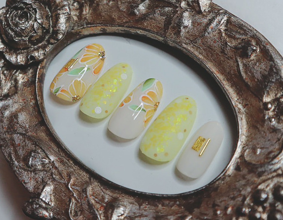 yellow flower nail 2枚目の画像