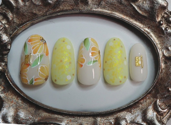 yellow flower nail 3枚目の画像