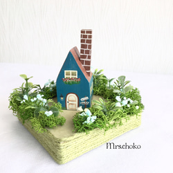 ◇ミニハウス＆リゾートガーデン◇ミニチュアハウス　三角屋根の青いお家 1枚目の画像