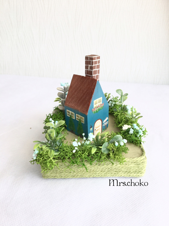 ◇ミニハウス＆リゾートガーデン◇ミニチュアハウス　三角屋根の青いお家 3枚目の画像
