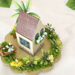 ◇ミニハウス＆リゾートガーデン◇ミニチュアハウス　茶色い屋根、窓辺にお花のお家 5枚目の画像
