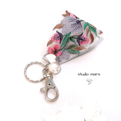 インド刺繍リボンのキーホルダー&バックチャーム フラワーブルー