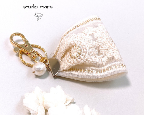 インド刺繍リボンのキーホルダー&バックチャーム ホワイト