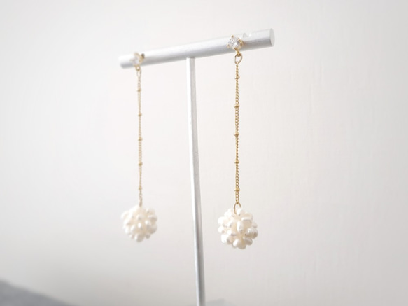 輕珠寶/ 復古搖曳珍珠球長耳環(耳夾) Pearl Ball Long Earrings 第2張的照片