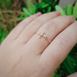 Zircon Encrusted Stacking Ring 微鑲鋯石十字架極細戒指 第1張的照片