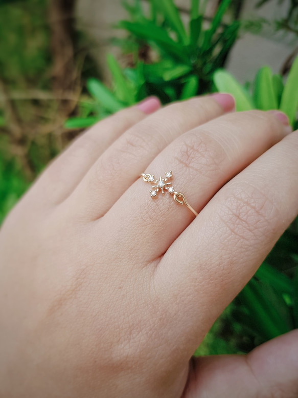 Zircon Encrusted Stacking Ring 微鑲鋯石十字架極細戒指 第1張的照片