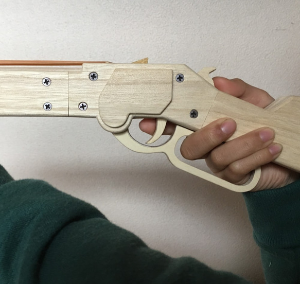 木製 ウインチェスター風10連発 輪ゴム銃 5枚目の画像