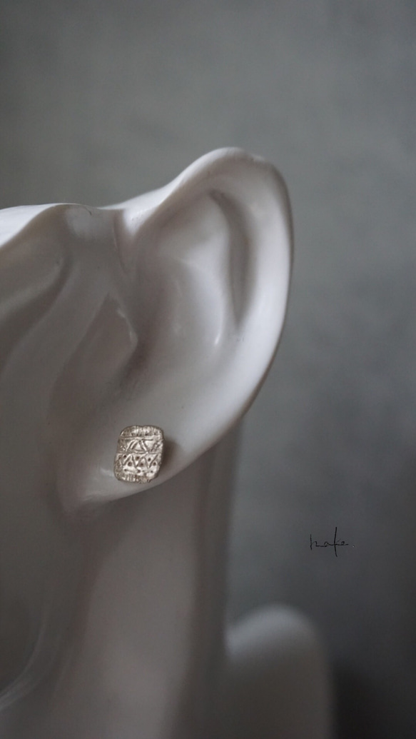 ネイティブ彫　純銀ピアス 片耳用 3枚目の画像