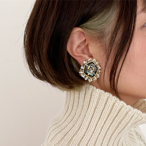 大人のレジン☆ビーズ刺繍イヤリング（黒） イヤリング