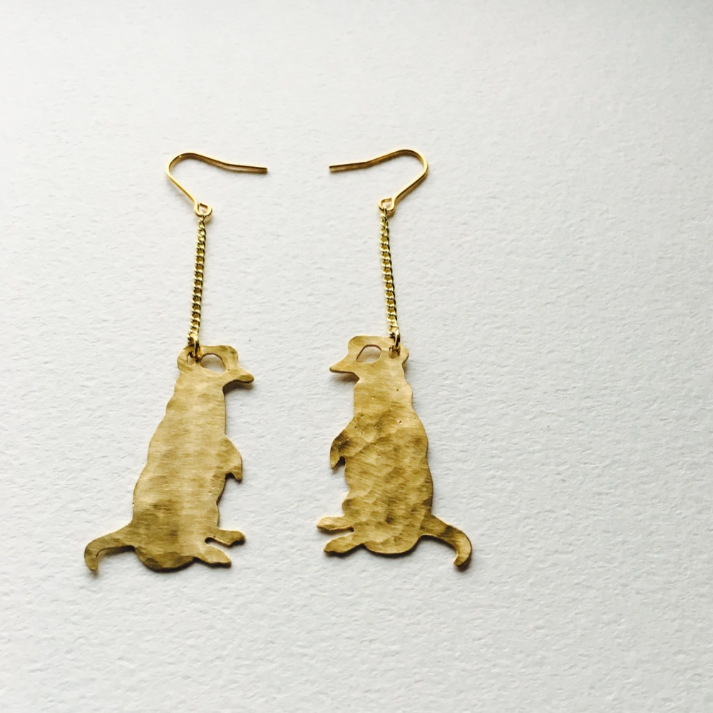 ミーアキャットさんがこちらを見ているイヤリング　ハンドメイド ミーアキャットさんがこちらを見ているイヤリング ハンドメイド