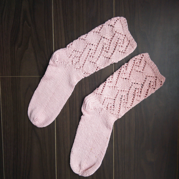 コットン１００％・ピンクの手編み靴下♪ソックス♪冷え対策♪夏糸 2枚目の画像