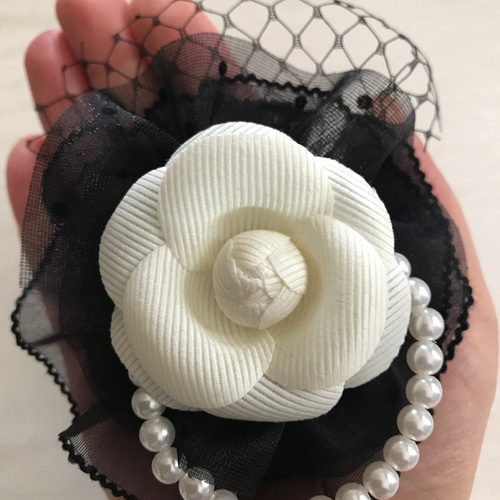 カメリア ドットオーガンジー リボン コサージュ ブローチ パール