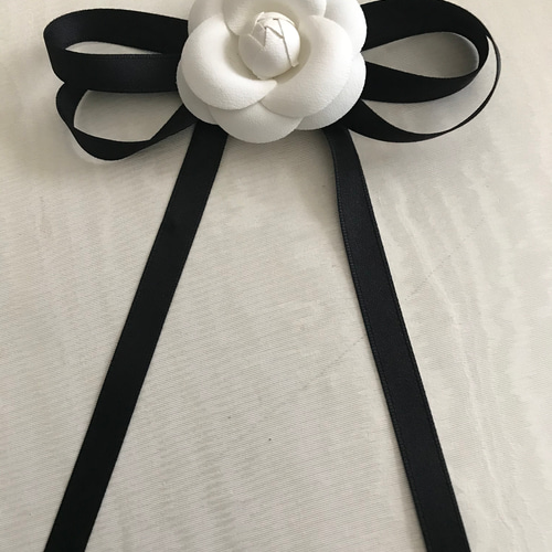 シャネル　コサージュ　リボン　ブローチ　白レース＆黒サテンリボン　メッシュ シャネル コサージュ リボン ブローチ 白レース＆黒サテンリボン メッシュ
