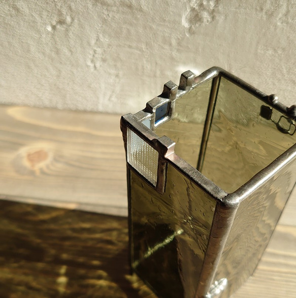 四角パーツの小さな花器・シリンダー付き・カーキ系 6枚目の画像