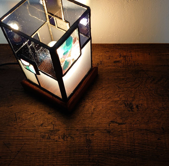 置き型ガラスランプシェード -青系水玉- ・灯具付き 3枚目の画像