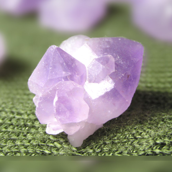 1ｹ0~/ﾗﾍﾞﾝﾀﾞｰｱﾒｼﾞｽﾄ原石/再販123/t537/5個で1個プレゼント