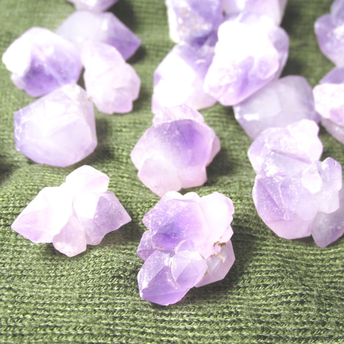 1ｹ0~/ﾗﾍﾞﾝﾀﾞｰｱﾒｼﾞｽﾄ原石/再販123/t537/5個で1個プレゼント