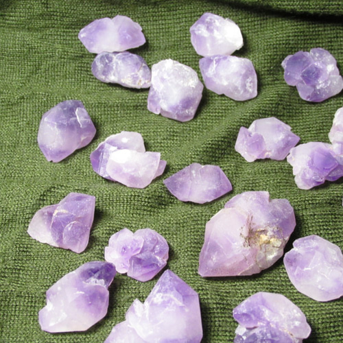 1ｹ0~/ﾗﾍﾞﾝﾀﾞｰｱﾒｼﾞｽﾄ原石/再販126/t537/5個で1個プレゼント914155620