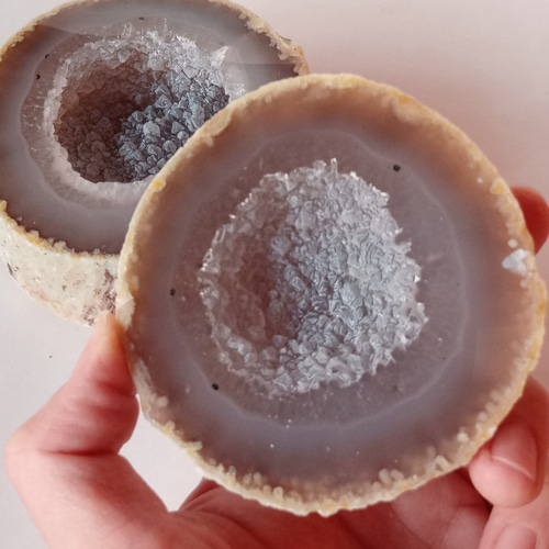 完全浄化に!最安ﾄﾚｼﾞｬｰﾒﾉｳ/ﾄﾚｼﾞｬｰ瑪瑙/瑪瑙原石/ｱｹﾞｰﾄ原石t835-01