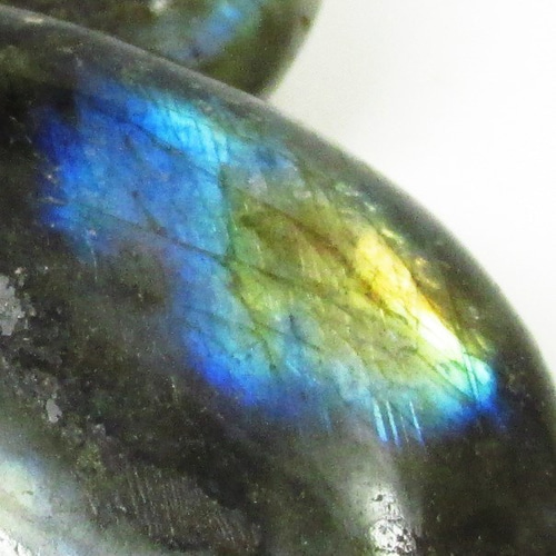 AAA極上ｼﾗｰ/ﾗﾌﾞﾗﾄﾞﾗｲﾄ ﾀﾝﾌﾞﾙ石/虹色に光る神秘の石/t806☆手