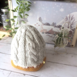 かわいい縄編みニット帽 ホワイトグレー（アラン模様） 1枚目の画像