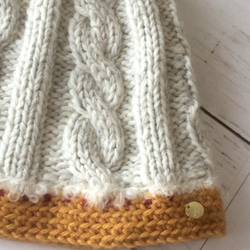 かわいい縄編みニット帽 ホワイトグレー（アラン模様） 3枚目の画像