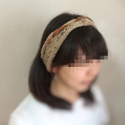 麻色の柔らかいヘアバンド 2枚目の画像